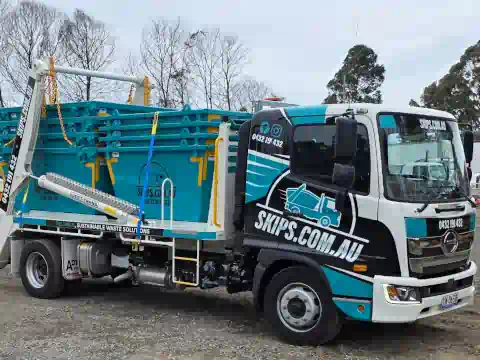 Skip Bin Truck delivering Kilsyth Skip Bin Hire